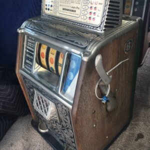 Caille Bros. Superior Nude Front New Deal Rare 10 cent Caille Shamrock Slot Machine