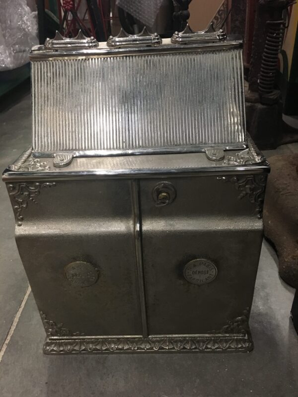 Cast Iron Gambling Token Payout Machine The Little Horse Les Petits Chevaux - Image 2
